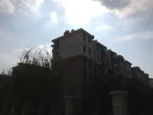 地铁300米,带阁楼,面积大,配套成熟,有钥匙
