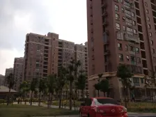 二梯四户,大两房,交通便利,精装修,诚意出售