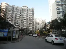 精装修 电梯 一房一厅 一T两户 诚心出售