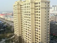 玉带拦腰,前面俯视别墅区,遥望陆家嘴三件套。