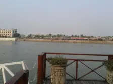 临江独栋别墅,任置优越,有200平大花园,车位陆个