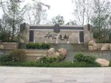 近地铁,中间层,次新小区,价格可谈。