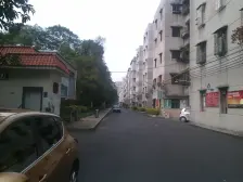 一梯一户有顶楼花园的临人民公园