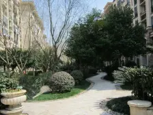 此房满五,四楼朝南采光好,电梯出门是商铺,出行方便