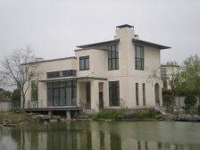 南翔标杆别墅!前后带3个大花园!送露台!小区自带人工湖!