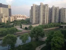 电梯 复式小区中间花园位置 靠万达 近地铁