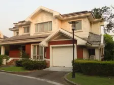 独栋别墅,环绕大花园400平,位置好,有钥匙