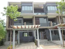 联排端户 200多平花园 屋顶带露台 住家安静