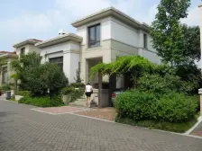 南花园 中间位置 三开间朝南 拎包入住