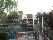 新上三百万豪装,中心位置超大花园,赠地下健身房