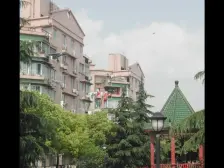 临滨江,近地铁,出门是龙湖,商场地铁齐全,生活便利