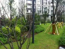 照母山 万科悦峰一期四房200万