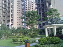 两梯两户,厅出阳台,小区中间,安静不吵