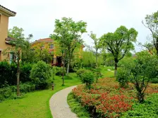 北靠徐汇,东近前滩,三期房源,南花园南临河