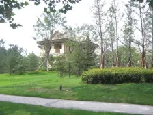 果岭二期一楼带大院房源,随时可以看房。