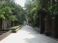 彩云湖轻轨站旁 住家小两室 随时看房 诚心出