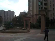 东边套联排,带有双车库的,随时可看