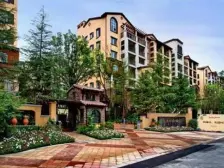 中间套精装修联排,采光充足,视野开阔,户型方正。