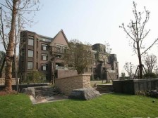 赠送空间超大,精装修保养如新,带车位,低总价诚意卖