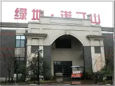 临河联排别墅,配套齐,环境好,联排中间套,看房方便