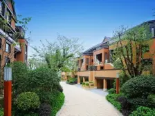 联排别墅,加地下室面积450平,精装修北进门,南花园,诚意出