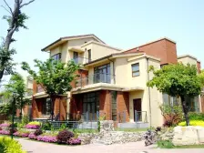 急售!地铁口 联排东边套!环境优美 精装修,拎包入住,大花园