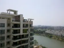 电梯靓楼层 采光好 户型方正 近商圈