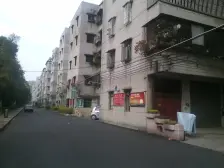 莞城的实验的学堂,可迁户念小书居住。草塘小区。