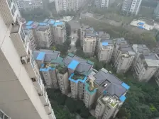 石马河成熟小区顶楼带露台精装四房诚心出售