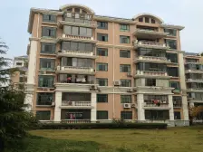 房子是满五年,南北直通全明户型,自住精装修