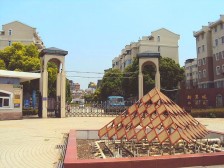 不靠高架,带花园,户型方正,诚意出售