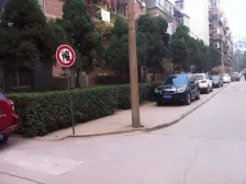 民航社区 中间楼层小三房 停车方便 房龄新