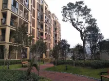 房型正气,现代风格,一梯四户,交通便利,小区入口附近,南北通透