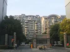 近东门顶楼带阁楼,诚意出售看房随时,万科物业近建平