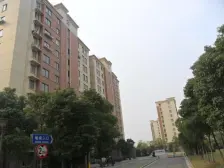 得房率高,小区中心位置,主卧朝南,采光充足