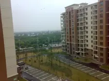 此房满五年业主急-售,闵瑞路站300米,小区位置好,电梯一房