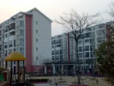 江月路大三房,户型采光好,业主诚心出售、配套齐全