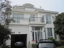 南花园南进门,位置好,私密性好,朝南挑空客厅