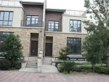 小区中间位置,双拼东边套,房型正气