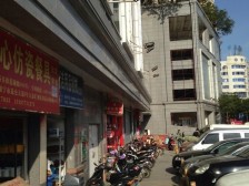 属于老城区位置,出行购物方便,配套成熟。