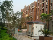 离绿地和万达商圈近,大阁楼,视野好,毛坯装修随意