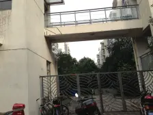 不靠路,满五且1,随时看,南北通可三房。