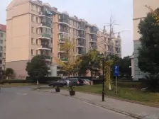 顶楼带阁楼,户型方正,采光良好,居住舒适