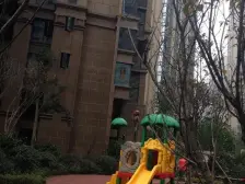 单配户型,有独立的卫生间和厨房,双阳台,视野无遮挡