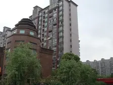 只委托出售 小区中间位置 两南一北带飘窗三房一卫