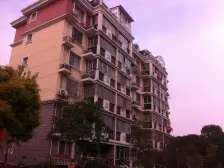 总监力荐!新上小区花园位置,住在公园里。中间楼层,看房随时!