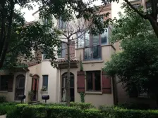 联排边套 装修保养好 有车位 业主诚意出售