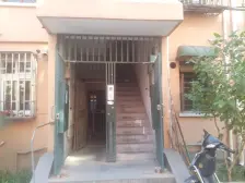 地铁口 中间楼层 双南两房(两个房间一样大)