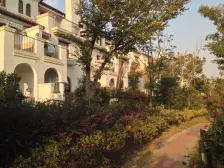 5房设计、户型方正、附地下室餐厅挑空、一车库一车位