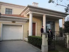 佘山地铁口景观独栋 大花园+采光地下室 看房方便 诚售